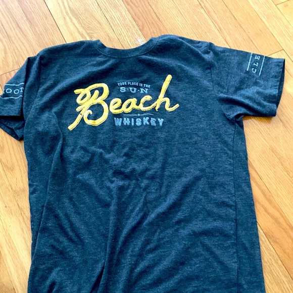Tops - Sun beach whiskey tee shirt size m